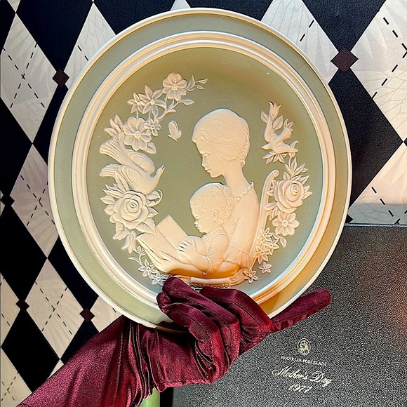 Large 1977 Franklin Porcelain Mother’s Day Plate Mint Condition Original Box - Picture 7 of 10